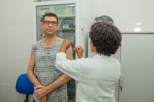 vacinas da gripe, pólio e dengue linhares es
