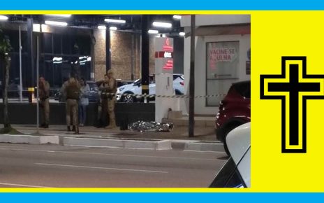 a Homem passa mal e cai morto em via pública no Centro de balneário foto via o janelão