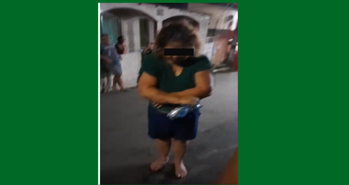 Mulher imóvel por mais de 2 horas assusta moradores que solicitam ajuda foto redes sociais