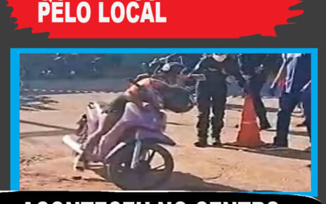 MULHER MORRE em cima de motocicleta parada